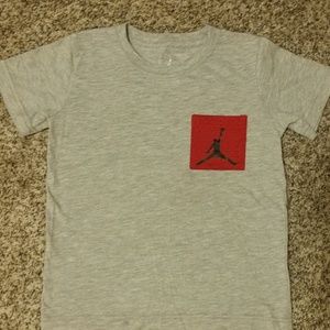 Little boys sz 6 Jordan shirt